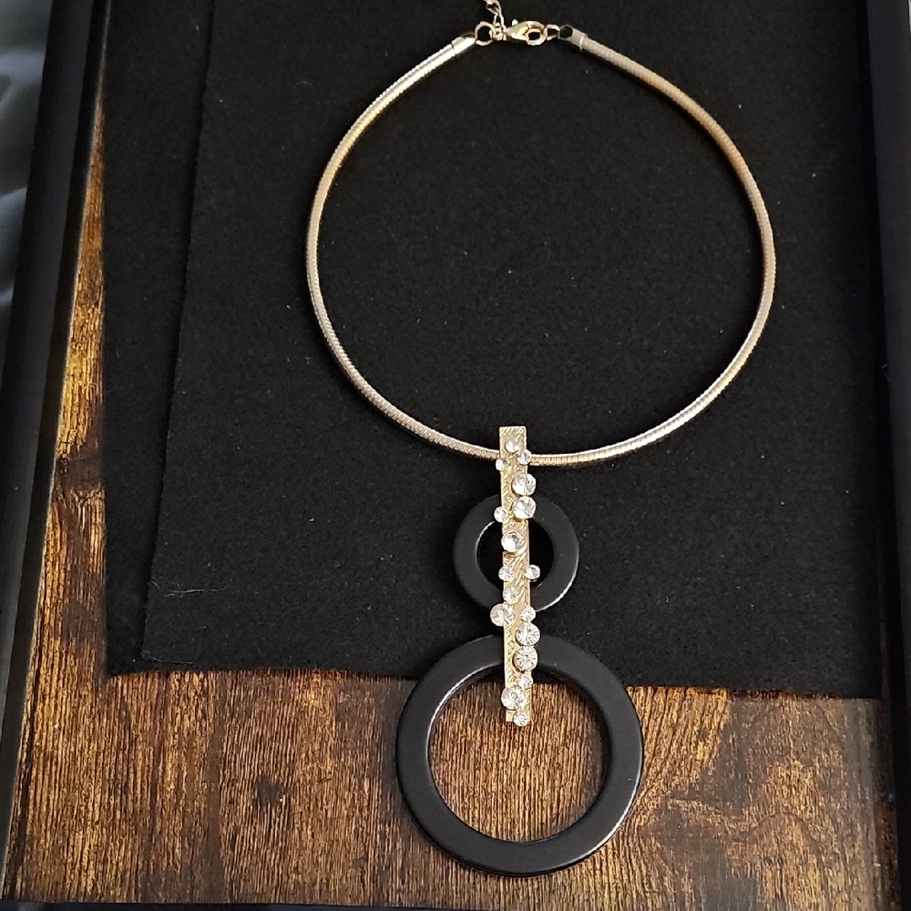 Elegant Black and Gold Necklace